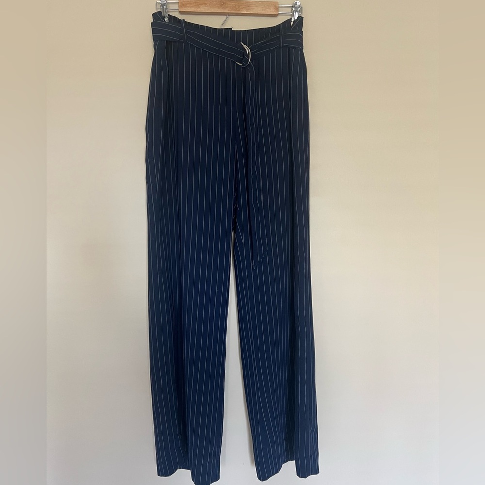 White House Black Market wide Leg trousers Navy Blue thing stripes,fabric belt.